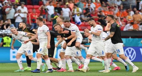 "الحصار الكروي يتواصل" .. التشيك ترفض مواجهة روسيا في تصفيات المونديال